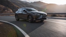 lexus_rz_450e_2023-13.jpg